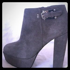 NEW Dolce Vita sz 7 suede ankle boot